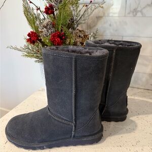 Women’s Bearpaw Size 7 Gray Suede Boots